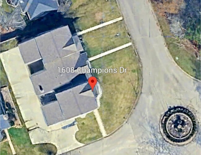 Building Photo - 1608 Champions Dr