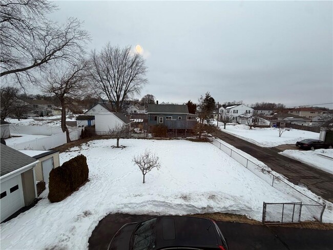 Building Photo - 87 Bentley St