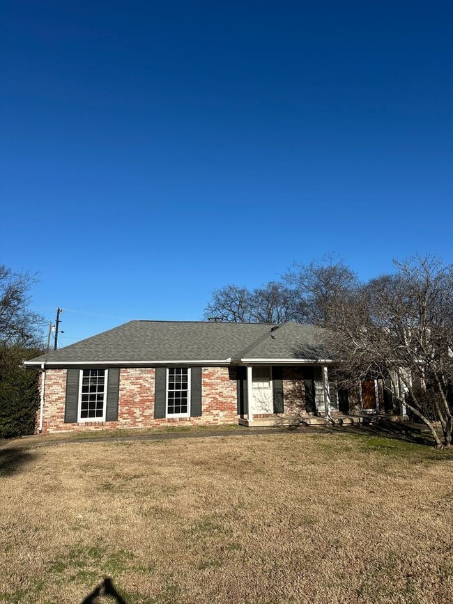 Building Photo - FANTASTIC 3 bed/1.5 bath House in West Meade