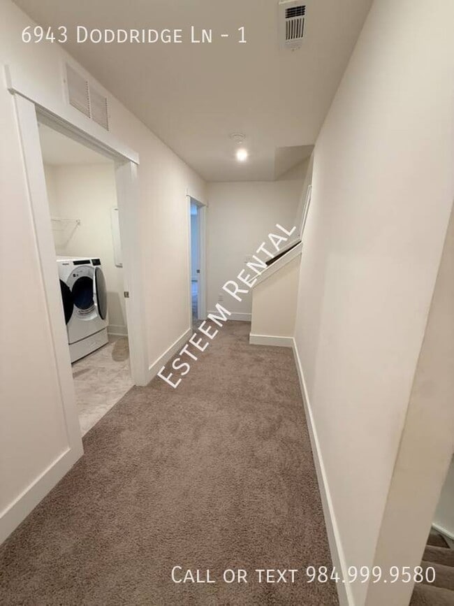 Building Photo - 6943 Doddridge Ln