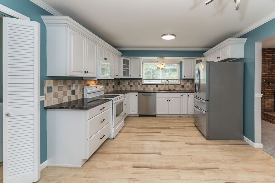 Building Photo - 15451 Duxbury Way