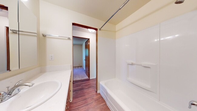 Building Photo - Location, Location, Location! - Four Bedroom house located minutes from Des Moines Waterfront