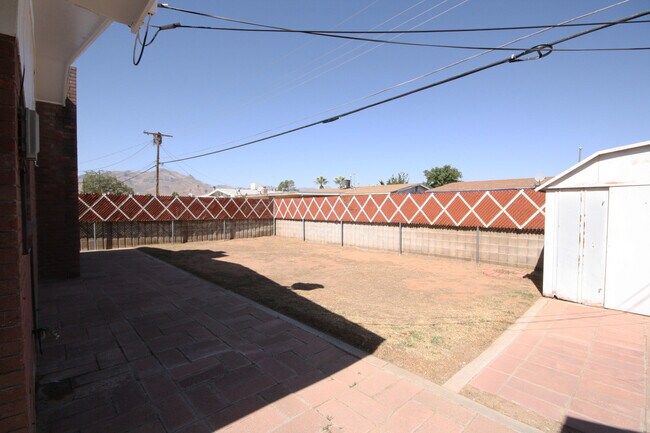Building Photo - 5829 Macaw Ave