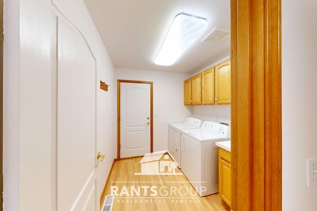 Building Photo - Spacious 3-Bed / 2-Bath Home on 2.5 Private Acres – Cooper Point