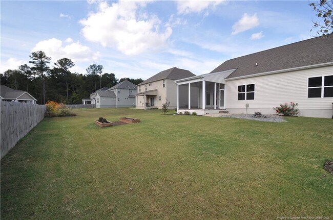 Building Photo - 84 Fairview St