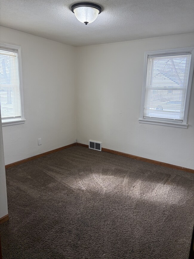 Building Photo - 224 36th Ave N