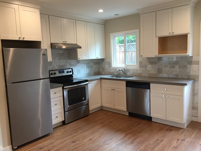 Kitchen - 1285 El Camino Real