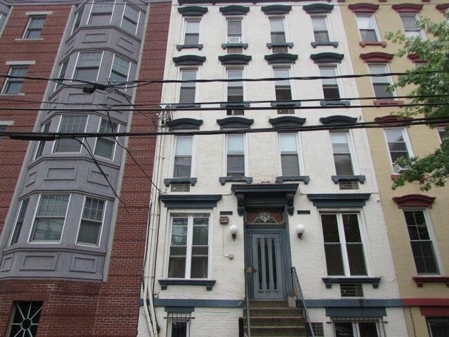 Building Photo - 79 Garden St