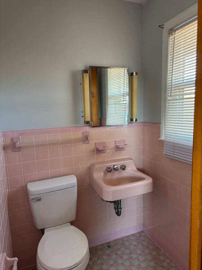 Building Photo - 123 Bear Creek Rd