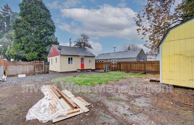 Building Photo - 2306 E 27th St