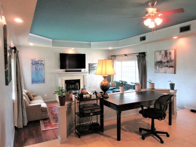 Building Photo - Furnished 3-bedroom in Travis Heights with Downtown Views!