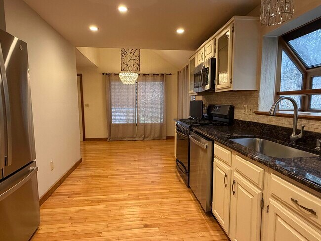 Building Photo - 17 Bayberry Dr