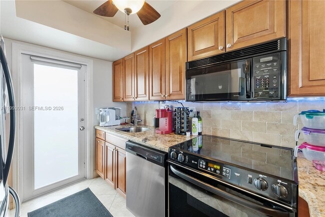 Building Photo - 333 NE 21st Ave