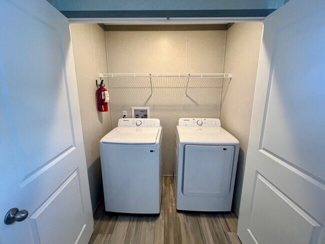 Building Photo - 300 Forrest Ave