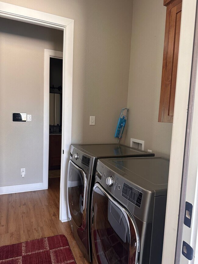 Building Photo - LAKE FRONT PROPERTY!  4/3/2; FULLY  FURNISHED