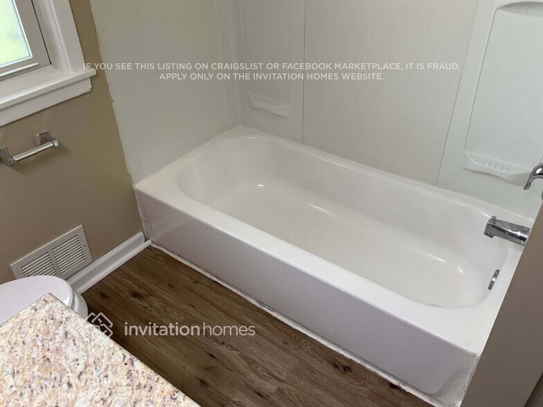 Building Photo - 816 81st Ave N