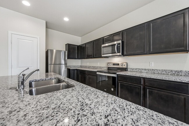 Building Photo - 1033 W Avalon Canyon Dr