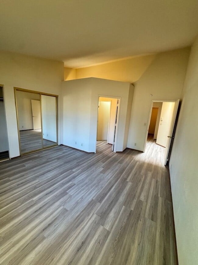 Building Photo - North Hilltop Home