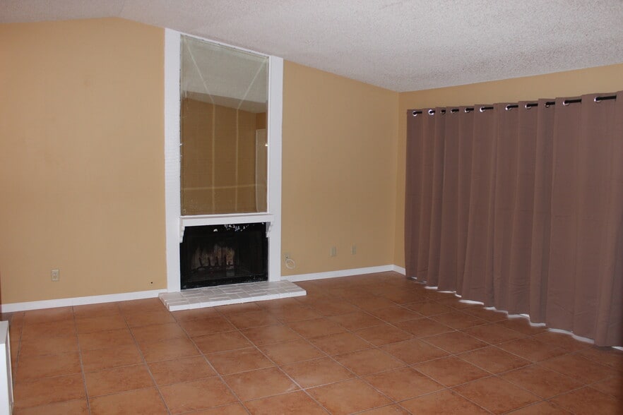 Fireplace - 5217 Jefferson Sq