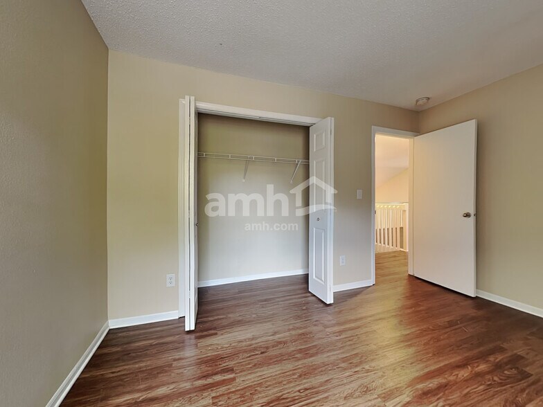 Building Photo - 5426 Alameda Rd