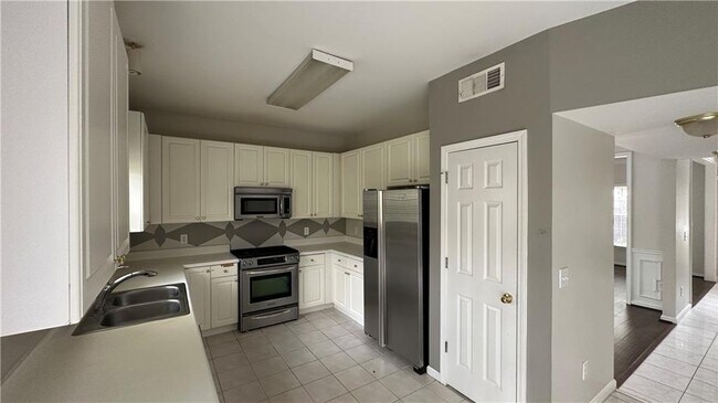 Building Photo - 205 Foe Creek Ct