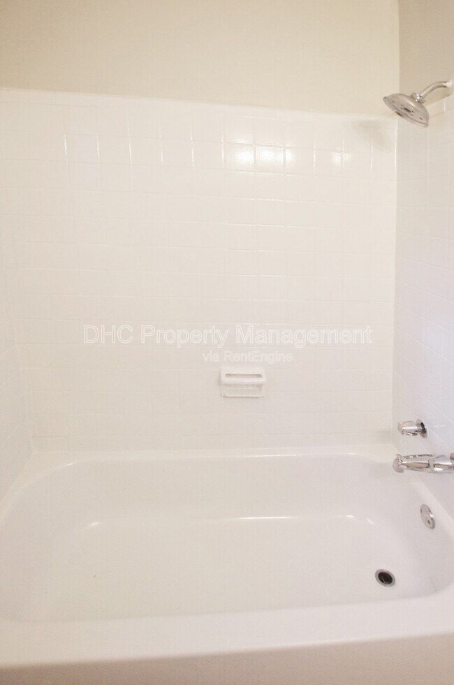 Building Photo - 892 Midway St SE