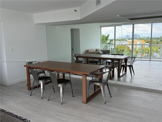 Building Photo - 5900 Collins Ave