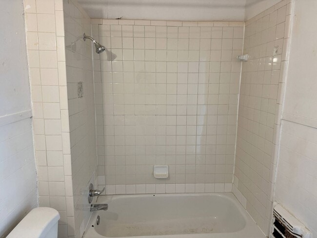 Building Photo - 1818 Collins Ave