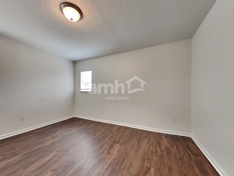 Building Photo - 880 Collinswood Dr