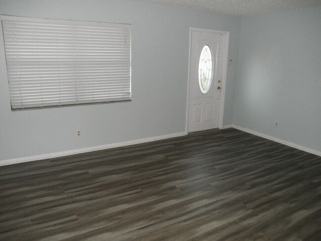 Building Photo - 4648 Summit Blvd