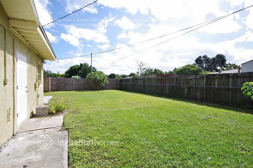 Building Photo - 7034 Pender Way