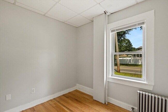 Building Photo - 254 N Elm St
