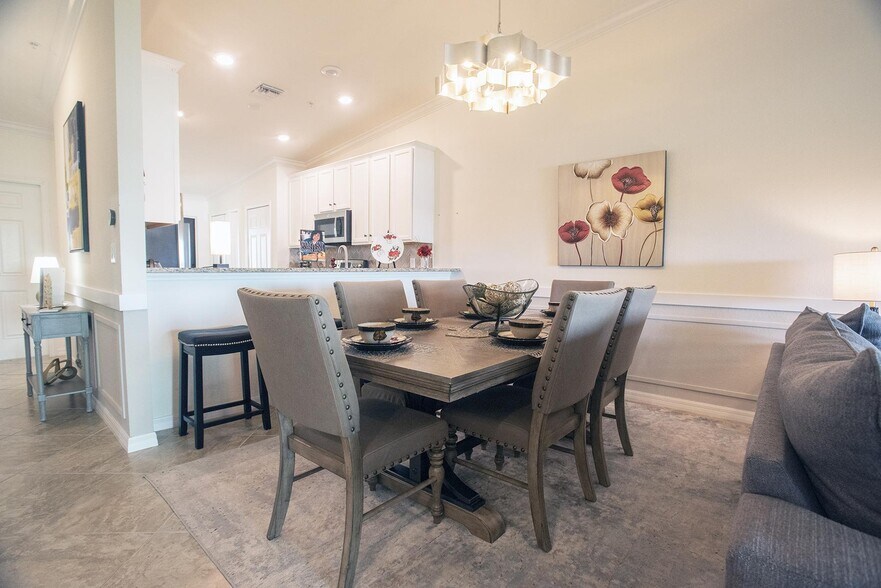 Building Photo - 5557 Palmer Cir