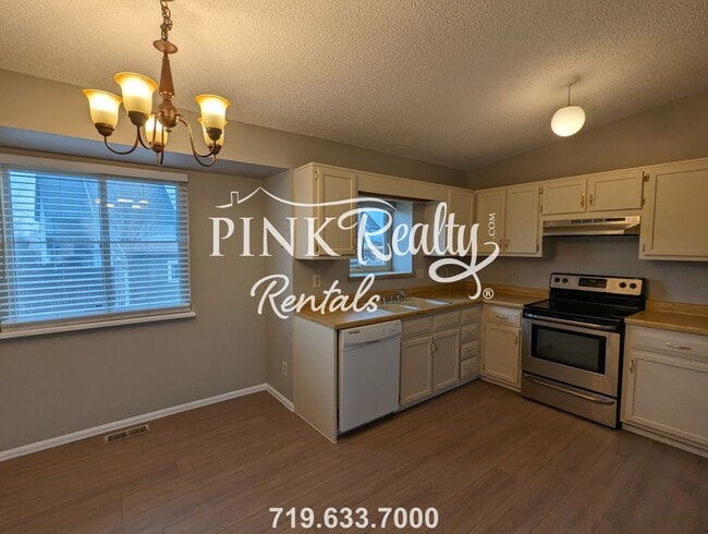 Building Photo - 3418 Foxridge Dr