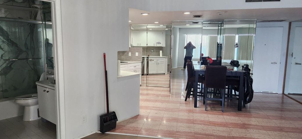 Building Photo - 3700 Galt Ocean Dr