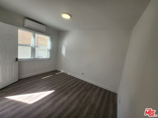 Building Photo - 383 Harvey Dr