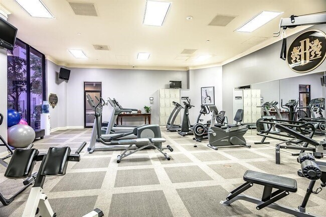 Building Photo - 3350 McCue Rd