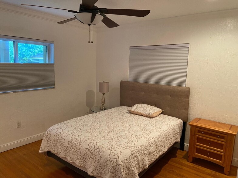 Building Photo - 3725 SW 60th Ct