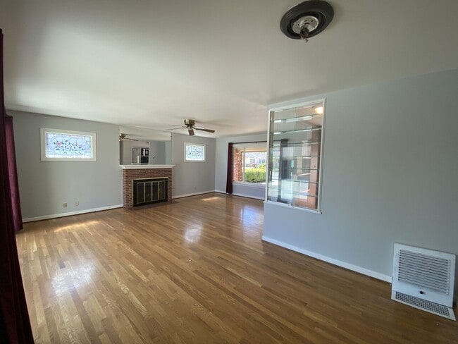 Building Photo - 112 Cypress Ave
