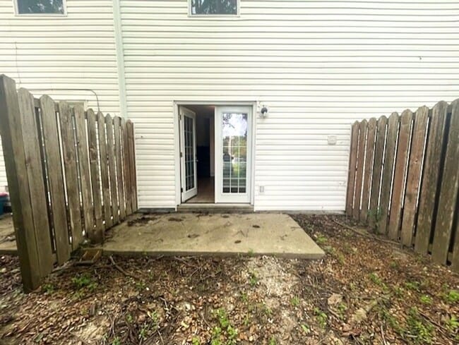 Building Photo - 3 Bedroom Townhome Close to College Avenue