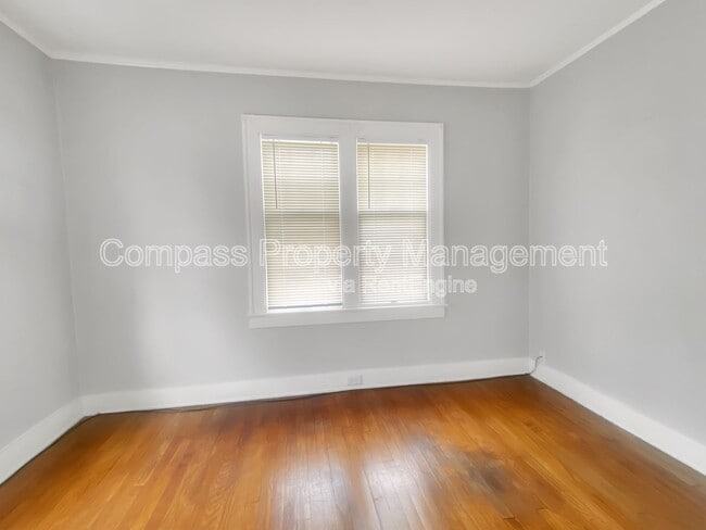 Building Photo - 1131 Benjamin Ave SE