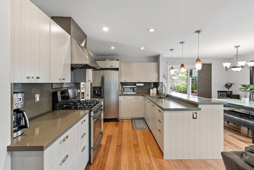 Building Photo - 2658 Sutro Dr