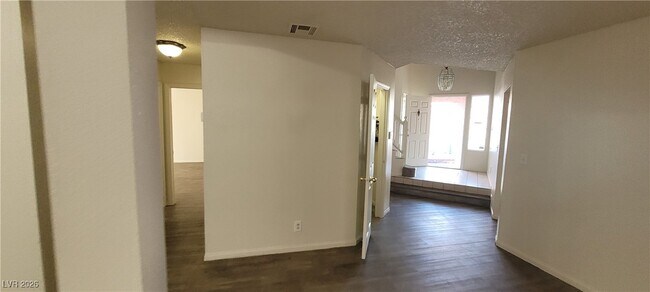 Building Photo - 6561 Avon Ct