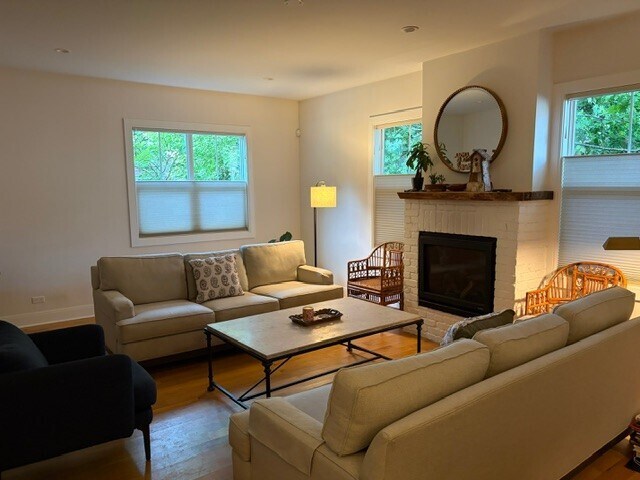 Building Photo - 745 E Wilmette Rd