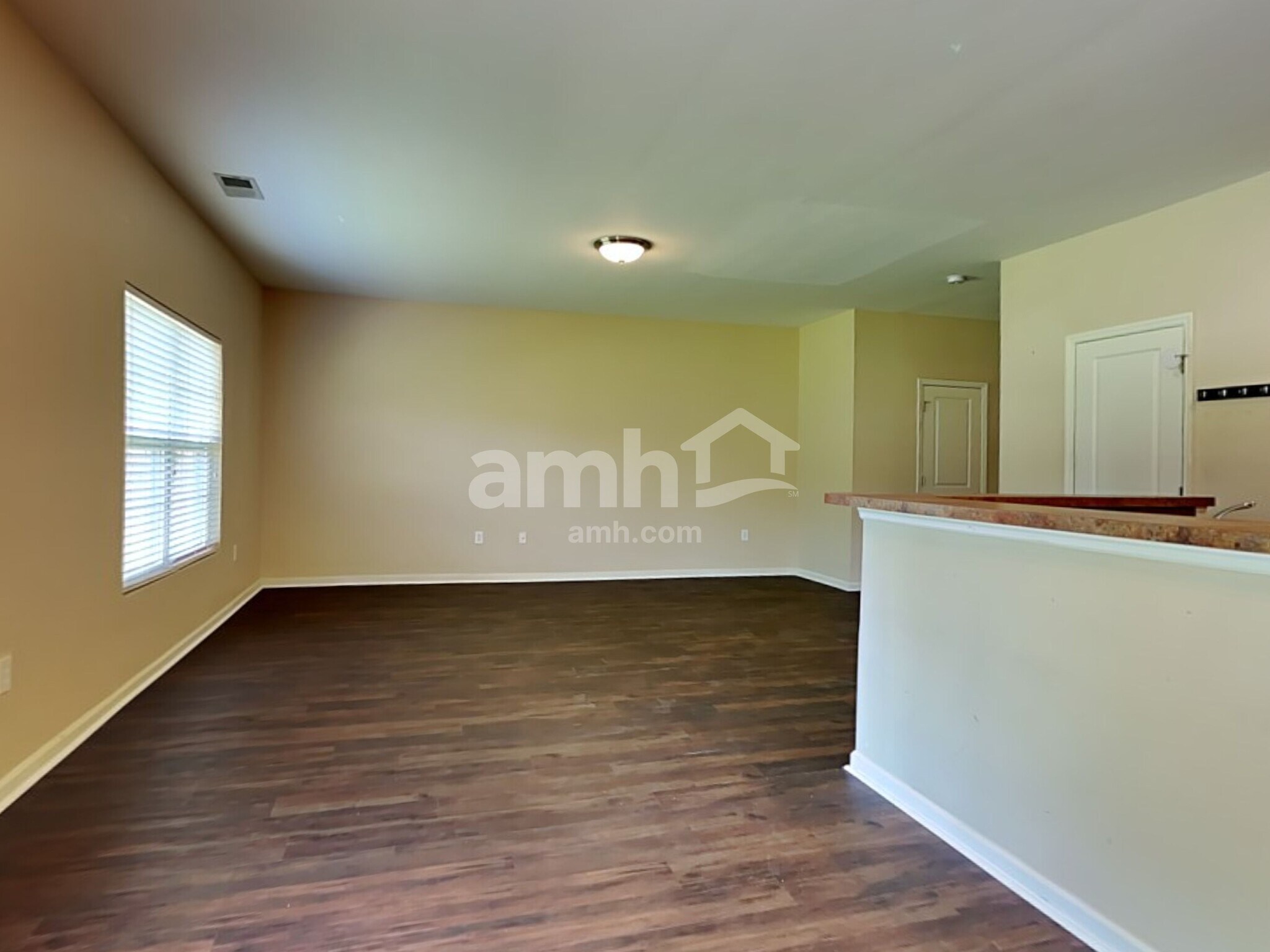 Building Photo - 910 Laurel Oaks Ln