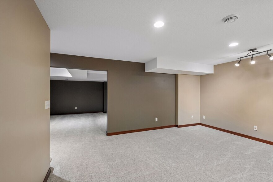 Building Photo - 14272 Grantaire Ln N
