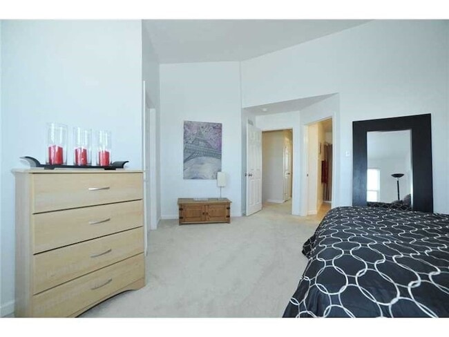 Building Photo - 704 Park Plaza E