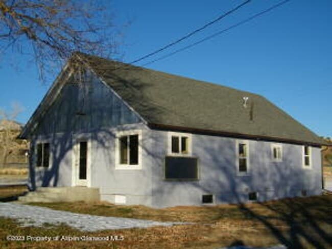 Primary Photo - Charming 2 Bedroom Home- PRICE REDUCED!