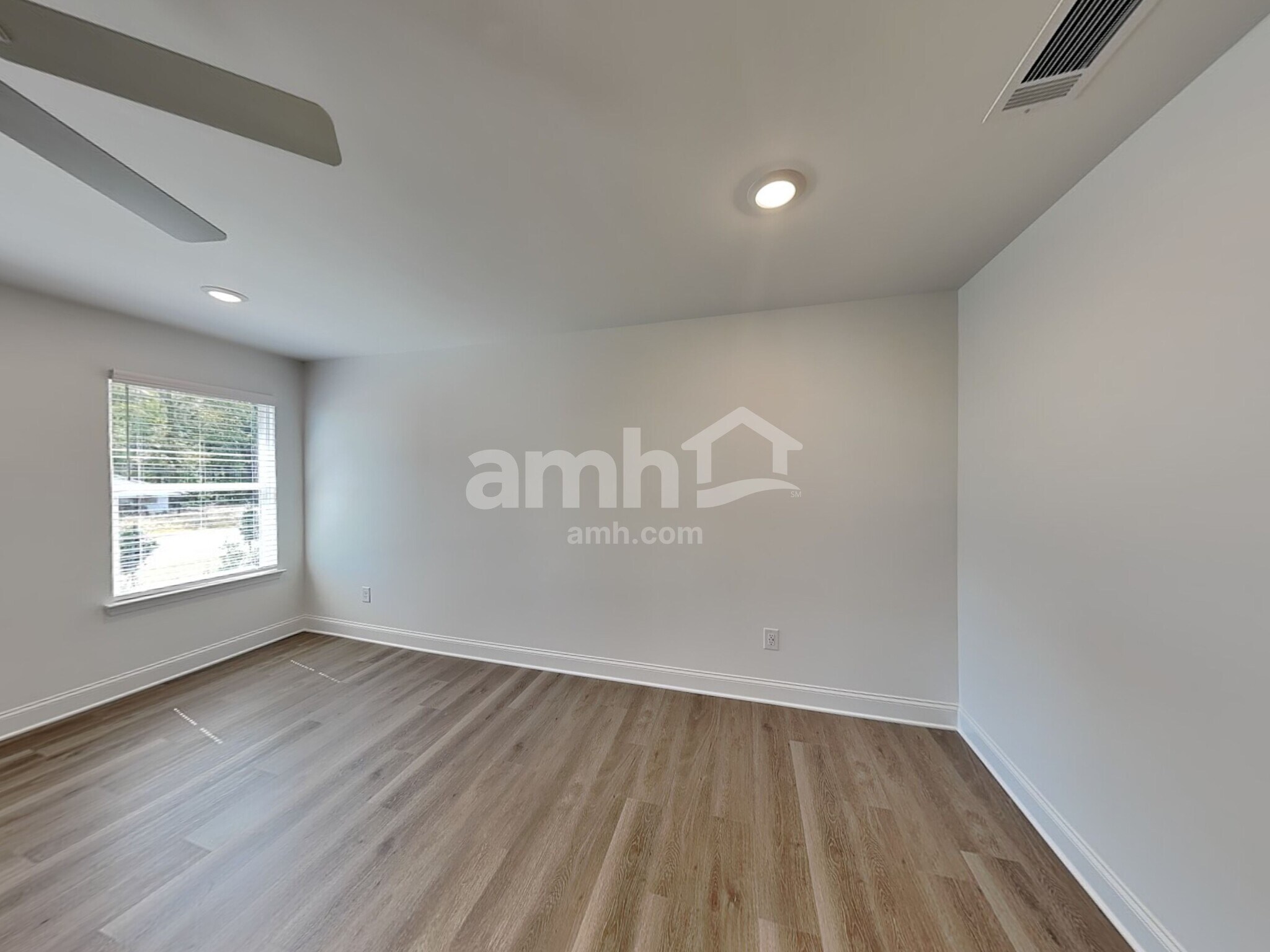 Building Photo - 44 Pointe Dr