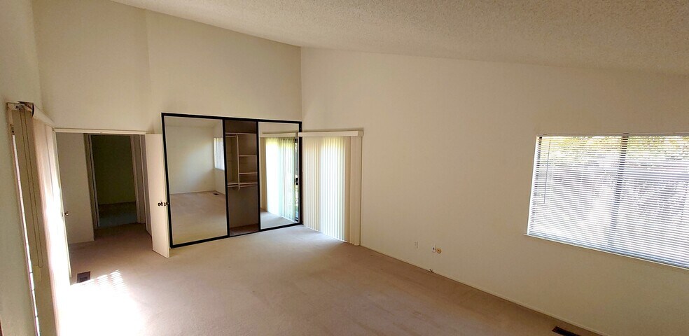 master bedroom - 636 Montezuma Ct